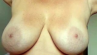 hey allan, check out auntie's big natural tits bouncing just for you 😉💋