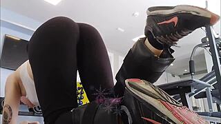 blonde flashing tits and cameltoe at the gym?