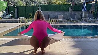 Beautiful blonde begs for that huge facial cumshot load?