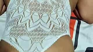 My girlfriend begs me to fuck her raw and creampie inside deep