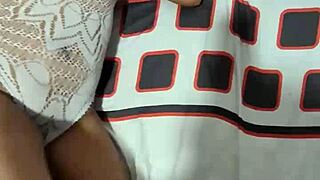 My girlfriend begs me to fuck her raw and creampie inside deep