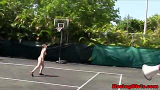 😏 Schwesterchen-Einweihung: 18+ Fotzen lecken auf Tennisplatz outdoor... so demütigend! 🔥👅