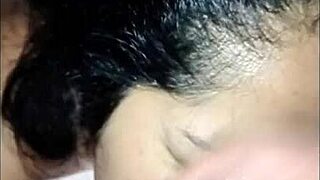 Mi Hermosa Vecina Orinada en Cara y Boca Antes de Tragar Semen!