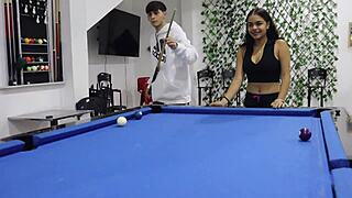 nuevo video de la morena latina follada duro en el billar por su hermanastro