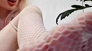 Elza Koms' fetish feet make me beg and drip in submission