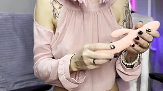 OMG, trying Santa's new toy in my pussy leads to explosive orgasm!!