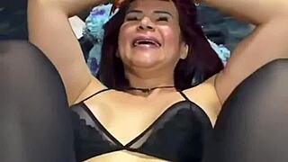 Una señora madura, ¿quieres que te arrugue más el ano con mi polla pov hardcore?