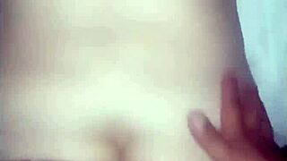 Quieres ver como le rompo la colita en el mañanero?