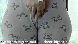 love spotting that cameltoe curve