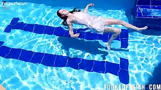 skinny yessica bunny rubs her shaved wet pussy underwater after contractions!