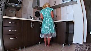 Mature housewife's big ass skirt lift turns into deep anal pounding