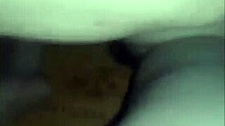 Quét mạng nhện xinh đẹp của em ướt át quá