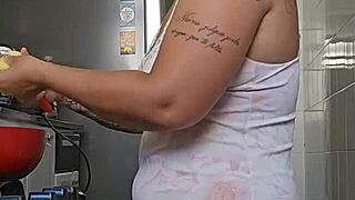 Pregnant Woman Shares Joyful Moments Displaying Her Curves Gracefully