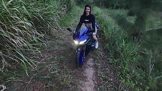 voyeur spies latina redhead with big tits unleashing wild outdoor putaria frenzy