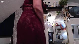 ever wonder what curvy mature milf does with her new buzzing sextoy in pov
