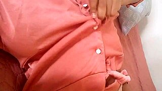 �� my hot stepmom masturbates her juicy pussy after work, what a slut