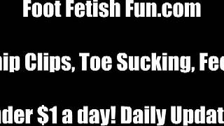 wanna watch me stroke and suck till i shoot hot jizz all over these sexy feet 😈👅💦