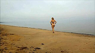 curvy blonde beach couple flashes big asses and fucks outdoor 😈🏖️