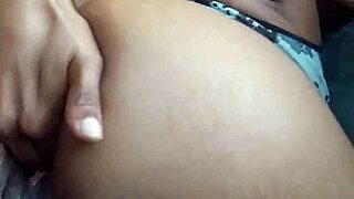 Girlfriend fingers her big ass and pussy so sexy, watch her masturbate! 🍑💦