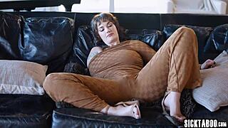 Big Ass MILF SIRI DAHL Licks HALLEY REED'S Pussy After Hot Fingering!