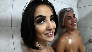 duda pimentinha takes a special bath with her friend today