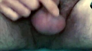 oh god i'm jerkin with latex gloves cockring so tight!!