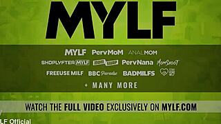 Sexy couple shows friends hot cowgirl riding and pussy licking ideas in bed 💦🛏️