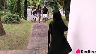 duas ninfetas safadas armam festinha pra foder geral com paus grandes