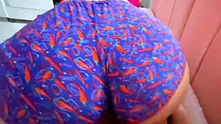 EU CONTRATEI ESSA PUTA E ELA ME DEIXOU LOUCO COM A BUNDA!!