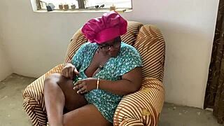 Hey mummy's chatting with son on hardcore fucking tips 😈💦 wanna learn too??