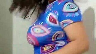 Le bailo por cam a mi novio con mis tetas enormes