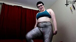 bbw squeezes fat ass into tight leggings getting wet and ready