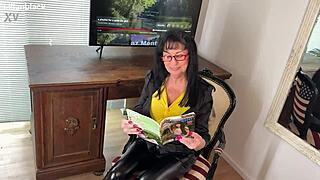 watch me shake my saggy tits and play with hairy pussy outdoors