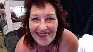 damn dawnskye1962 smears lipstick wild while fingering her fat pussy solo