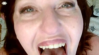 imagine worshipping dawnskye1962's huge ass and teasing her wet pussy? curvy mature rips clothes for you