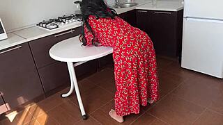 STEPMOM BEGS FOR ANAL FUCK AND SHOWS OFF HER BIG ASS!