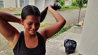 despues de la fiesta la chica latina espera uber y termina en mi casa chupando