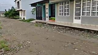 despues de la fiesta la chica latina espera uber y termina en mi casa chupando