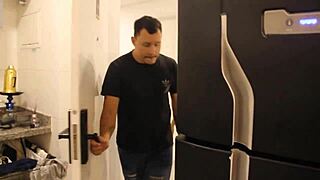 ei vizinha, vamos foder gostoso enquanto a esposa tá fora?