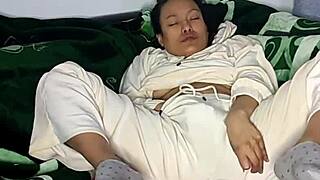 Watch Cute Amateur Start Early Morning With Massive Squirt Orgasm!