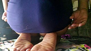 damn ebony milf bends over talkin dirty glass dildo back shots squirt 💦🔥