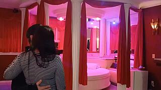 LEVEI a coroa tesuda pra ver minha PINGOLA dura!! Buceta dela pirou nas minhas bolas enormes