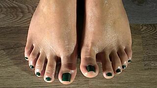 whoops, cleaning her sexy feet up close... those green nails got me tickled 😵‍💫