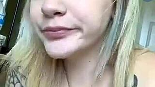 chica topless con big tits y ass en webcam, mira como se mueve tan rico 😏