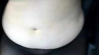 madrasta gets horny flashes in public while car drives by 😈👀