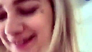 chica topless con big tits y ass en webcam, mira como se mueve tan rico 😏