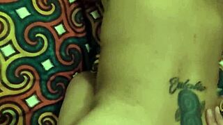 Milf latina gime de placer mientras la cogen duro en motel caliente completo en red