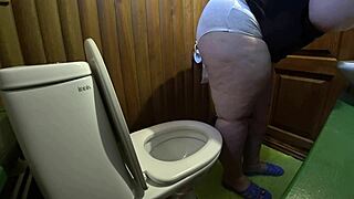 Ever catch a bbw peeing on home toilet in fetish closeup?