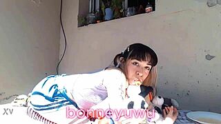 WOW, CUTE PETITE BONNEYUWU MILKS HER PANTYHOSE FETISH WITH TOYS AND CHUPETE!
