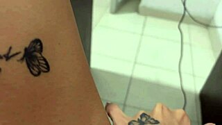 hermanastra cachonda en habitacion me excita tanto termino follandomela duro tatuada findom spit